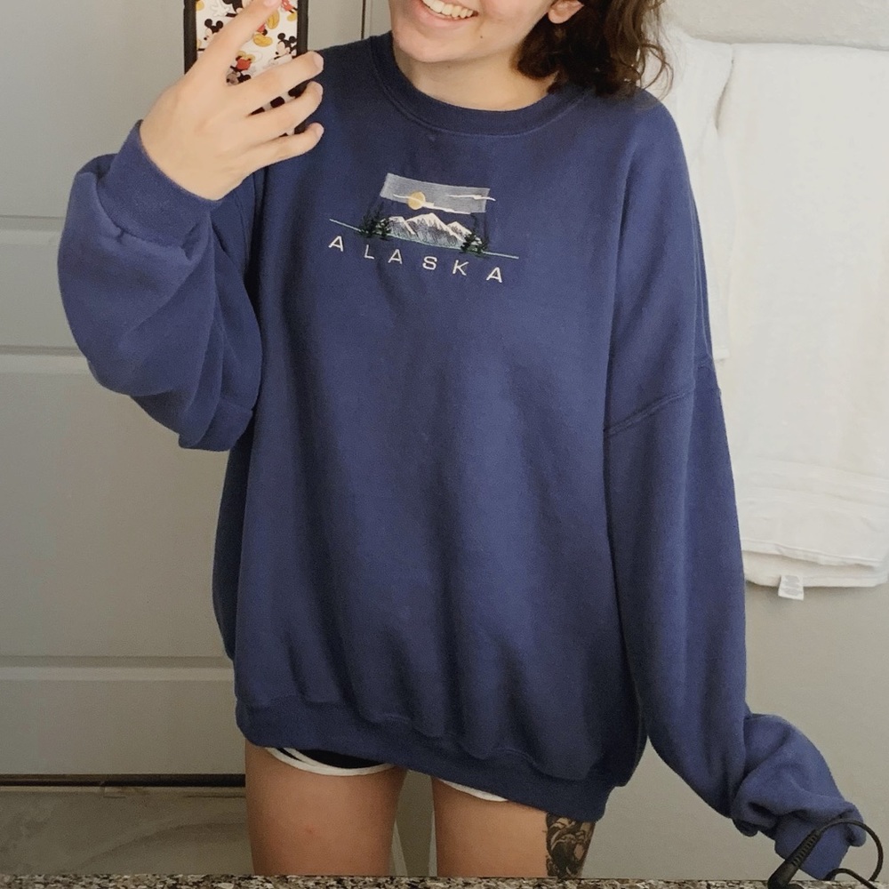 Vintage Embroidered Alaska CREWNECK Pullover